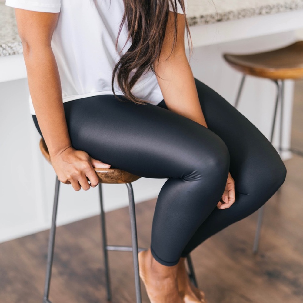 NEW Zyia Black Metallic LightNTight 7/8 Leggings